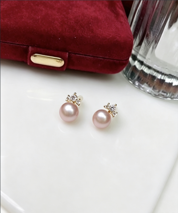 法式淡水珍珠耳钉｜925 银防过敏，通勤约会都合适 French Style Freshwater Pearl Earrings, 925 Silver, Suitable for Work & Date